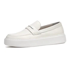 Loafers leathair bán d'fhir agus do mhná